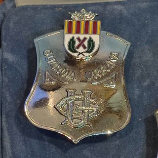 ESTUCHE CON PLACAS DE POLICIA DEL HOSPITALET