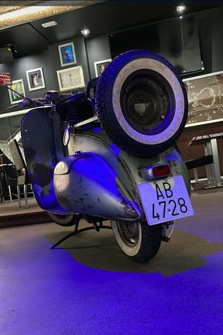 Vespa del 54 de faro bajo
