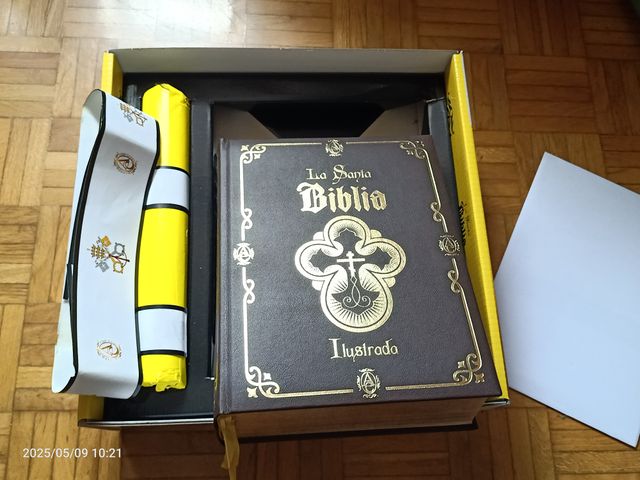 Biblia bendecida por el Papa Francisco