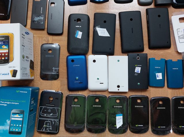 Set di custodie e componenti per telefoni cellulari Samsung Nokia ecc.