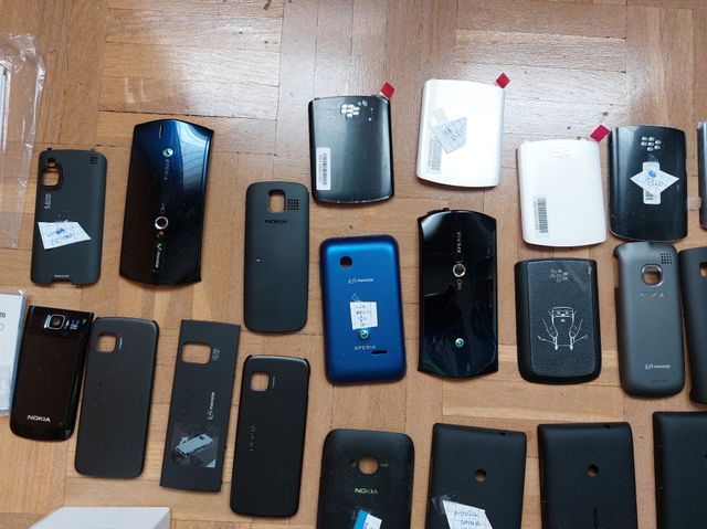 Set di custodie e componenti per telefoni cellulari Samsung Nokia ecc.