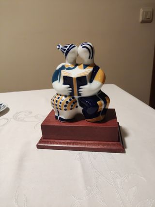 Figura de Sargadelos,enamorados leyendo