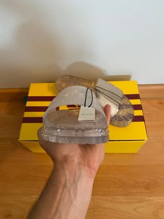 Chancla Gucci x Adidas Transparente