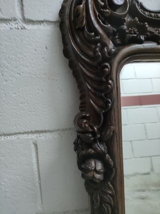 Espejo antiguo con marco de madera maciza