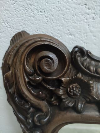 Espejo antiguo con marco de madera maciza
