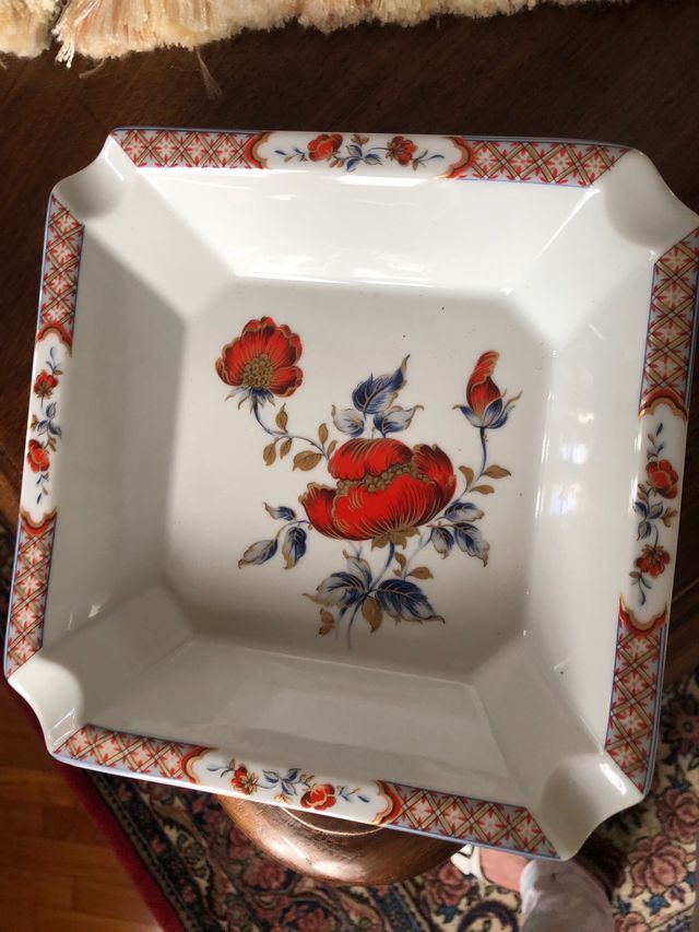 Bellissimo posacenere in porcellana preziosa