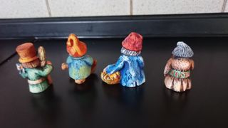 Gruppo di 9 pupazzi in terracotta