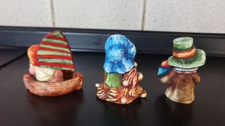 Gruppo di 9 pupazzi in terracotta