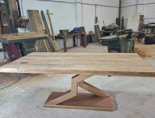 Se hacen mesa de madera