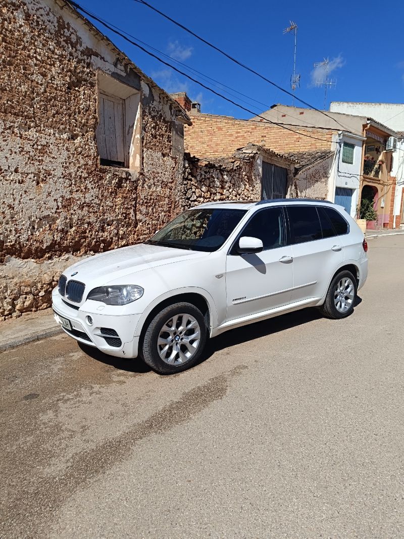 BMW X5 2012 - foto 1