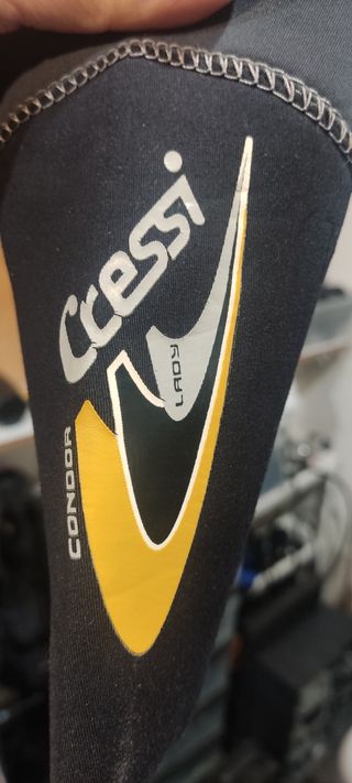 Traje de buceo semiseco