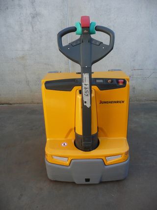 TRANSPALETA CON ELEVACION IDEAL PARA CARGA FURGON