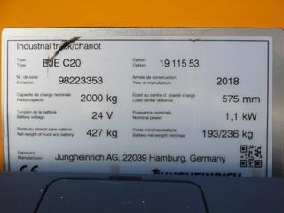 TRANSPALETA CON ELEVACION IDEAL PARA CARGA FURGON