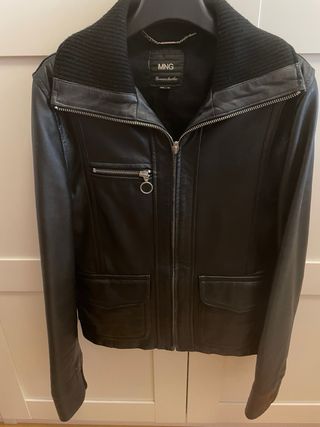 Cazadora de piel de mujer