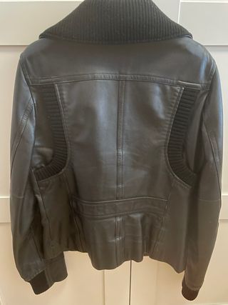 Cazadora de piel de mujer