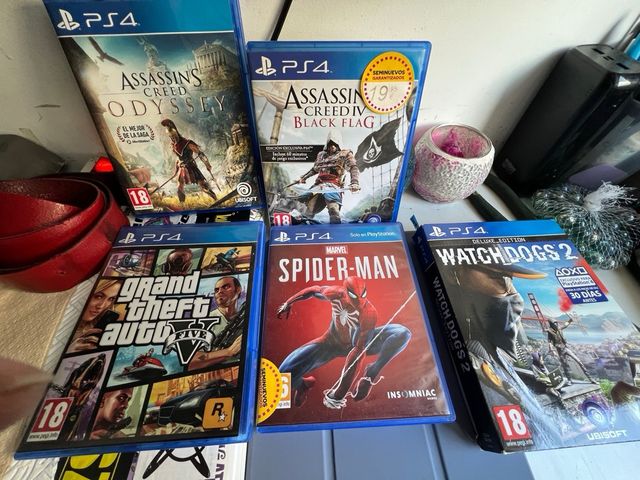 Playstation 4 con mandos y juegos