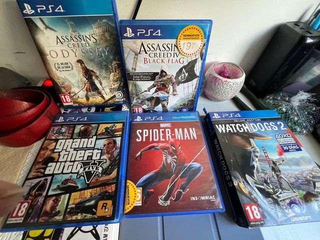 Playstation 4 con mandos y juegos