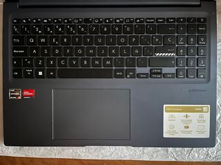 Asus Vivobook 16" Ryzen 5600H 8GB RAM [GARANTÍA]