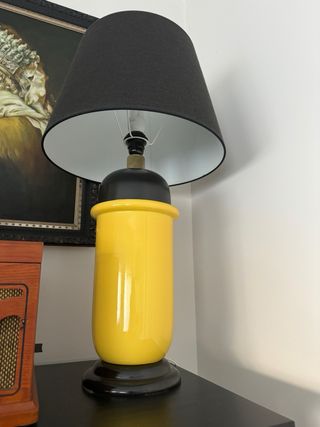 lampara mesa con pantalla.