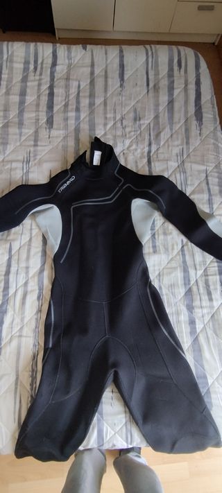 Buzo de neopreno Tribord talla M