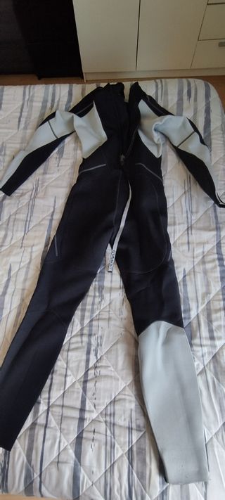 Buzo de neopreno Tribord talla M