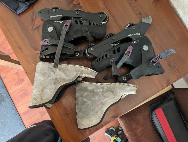 Pattini in linea con protezioni.