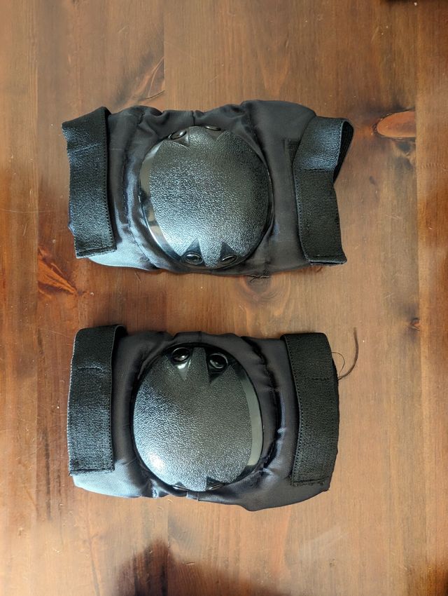 Pattini in linea con protezioni.