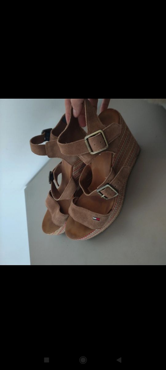 Sandalias piel cuña Tommy Hilfiger talla 38