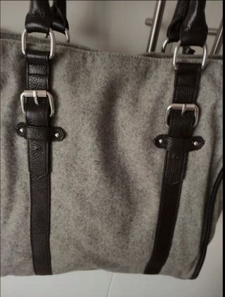 Bolso gris y negro Pedro del Hierro