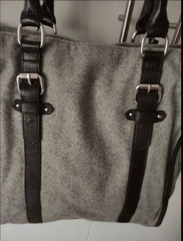 Bolso gris y negro Pedro del Hierro
