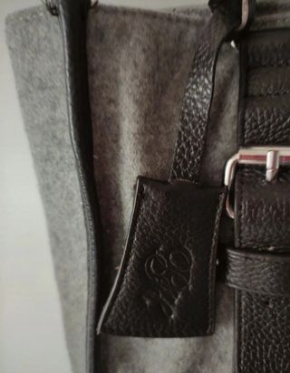 Bolso gris y negro Pedro del Hierro