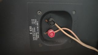 Amplificador de sonido con altavoz.Negociab