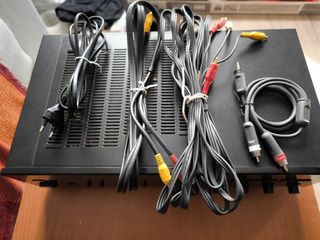 Amplificador de sonido con altavoz.Negociab