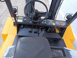 CARRETILLA DIESEL 7.000 KG