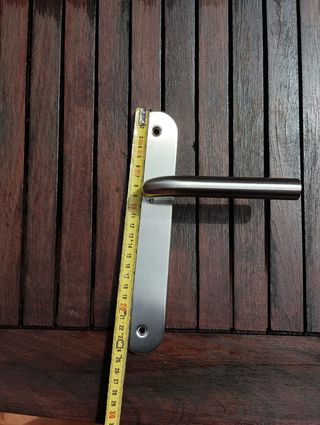 Maneta puerta entrada