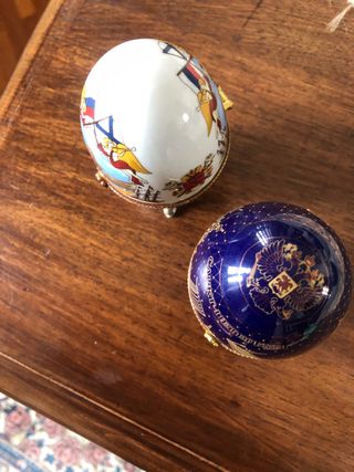 Due uova in porcellana Acko