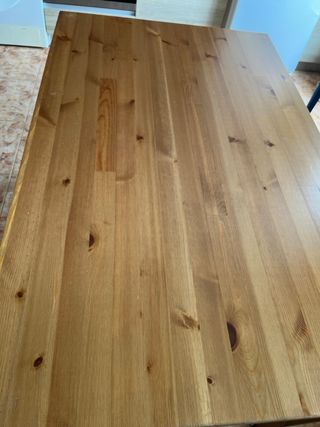 Mesa madera con cristal y ruedas