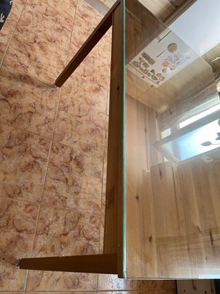Mesa madera con cristal y ruedas