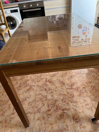 Mesa madera con cristal y ruedas