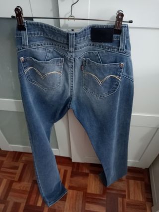 Pantalón Levis mujer 
