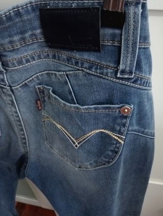 Pantalón Levis mujer 