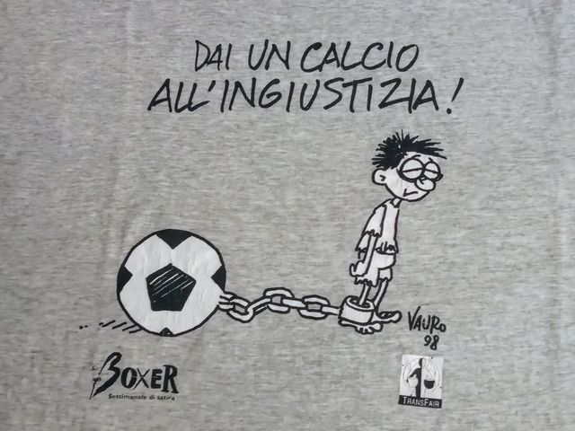 T-shirt con stampa disegno di Vauro
