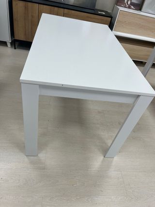 Mesa blanca nueva de 1,40 x 0,80 cm