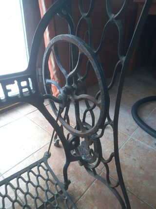 Pie de máquina de coser singer