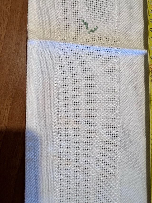 Tovaglietta bianca ricamata