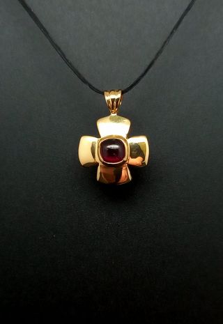 J-0477 Colgante cruz con granate Oro 18K Ocasión
