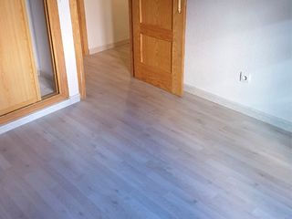 Puertas y tarima profesional montadores