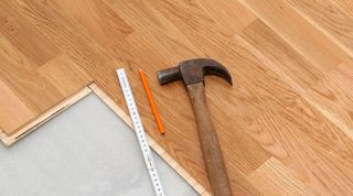 NOVELDA TARIMA PUERTAS MONTADORES