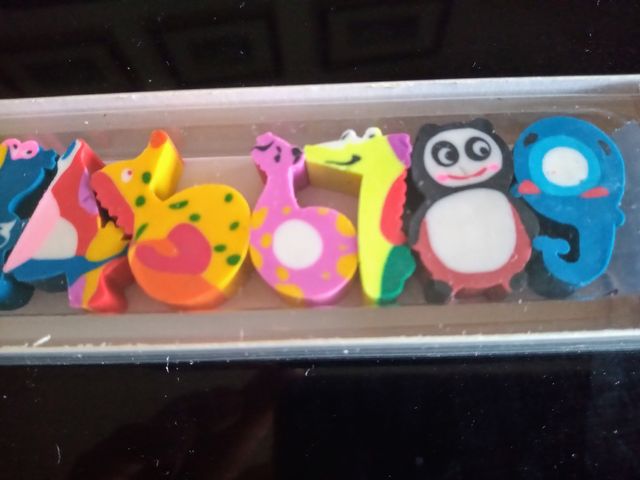 10 colorate gomme da cancellare a forma di animale