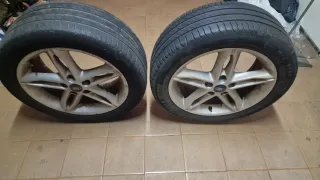 4 llantas FORD  con neumáticos